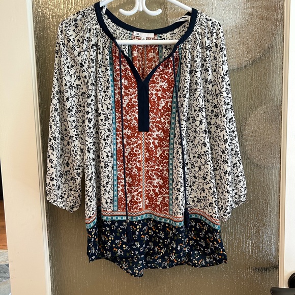 DR2 Floral Blouse - Picture 2 of 5